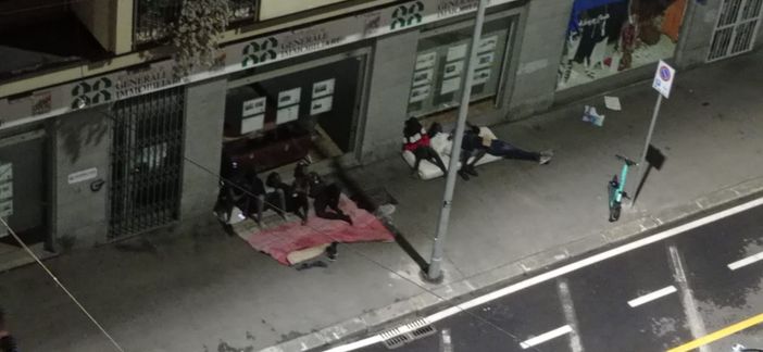 Spaccio e degrado in via Nizza, la frustrazione di commercianti e residenti: &quot;Situazione insostenibile, servono controlli&quot;