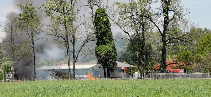 incendio campo nomadi di nichelino incendio campo nomadi di nichelino