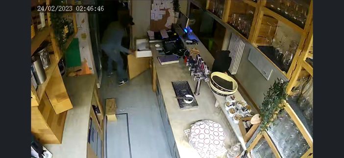 Terzo furto in meno di un anno alla pizzeria “Slow Good”: commercianti esasperati in Borgo Vittoria e Madonna di Campagna Terzo furto in meno di un anno alla pizzeria “Slow Good”: commercianti esasperati in Borgo Vittoria e Madonna di Campagna