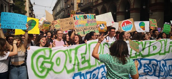 A Torino migliaia di studenti per &quot;Fridays for future&quot;: &quot;La nostra voce deve essere ascoltata&quot; [VIDEO]