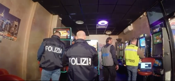 Scommesse illegali, scattano quattro denunce in Piemonte: coinvolta anche la provincia di Torino Scommesse illegali, scattano quattro denunce in Piemonte: coinvolta anche la provincia di Torino