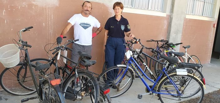 Biciclette abbandonate donate all'associazione Monsù Ciclet