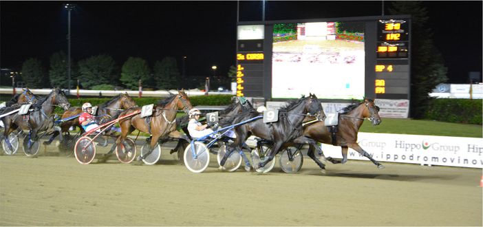 Mercoledì sera ultimo appuntamento di agosto all'ippodromo di Vinovo Mercoledì sera ultimo appuntamento di agosto all'ippodromo di Vinovo