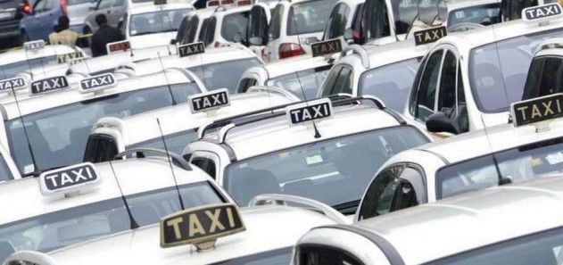 fila di taxi fila di taxi