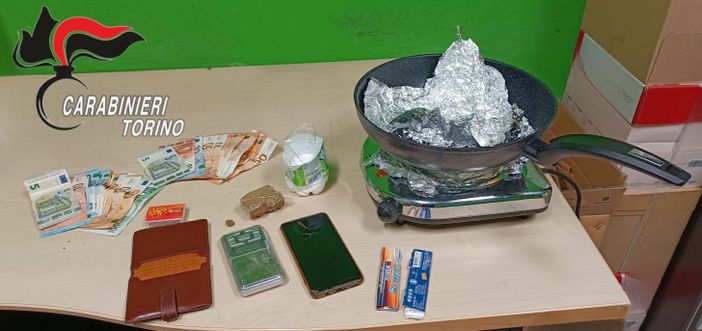 25enne arrestato perché trovato in possesso di 150 dosi tra ketamina, hashish e marijuana 25enne arrestato perché trovato in possesso di 150 dosi tra ketamina, hashish e marijuana