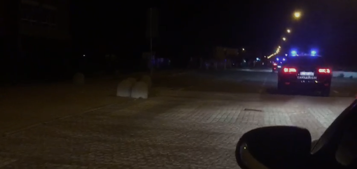 Auto dei carabinieri al buio