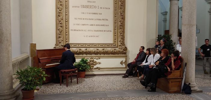 All'ospedale Mauriziano di Torino un pianoforte a disposizione di pazienti, parenti e dipendenti All'ospedale Mauriziano di Torino un pianoforte a disposizione di pazienti, parenti e dipendenti