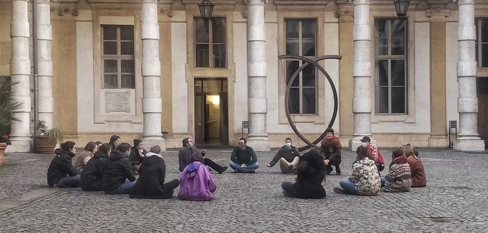 UniTo, gli studenti occupano il Rettorato: &quot;Basta esami al pc, vogliamo farli in presenza&quot; [VIDEO]