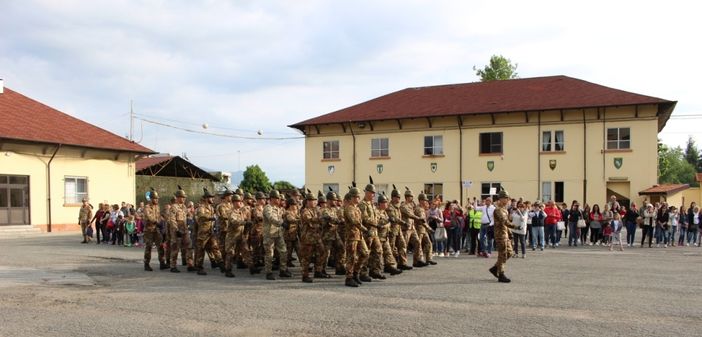 Rivoli, 500 alunni sono diventati alpini per un giorno con la Taurinense