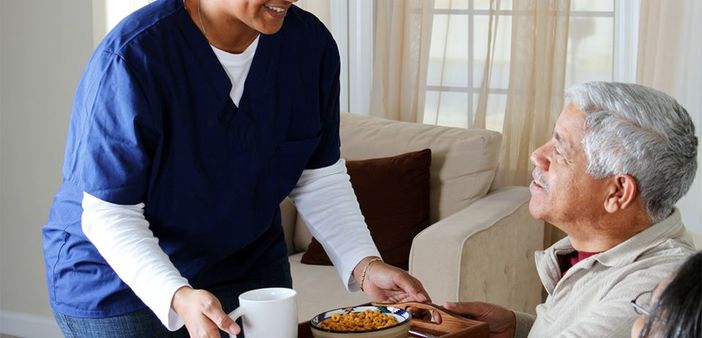 Assistenza Anziani non autosufficienti: professionalità e umanità al servizio delle famiglie