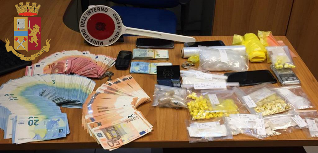 La Polizia arresta tre pusher a Barriera di Milano La Polizia arresta tre pusher a Barriera di Milano