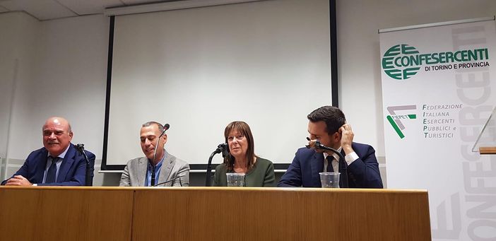 L'allarme di Confesercenti Torino: "Commercio, si poteva aprire prima. Così rischiamo il disastro sociale ed economico" L'allarme di Confesercenti Torino: "Commercio, si poteva aprire prima. Così rischiamo il disastro sociale ed economico"