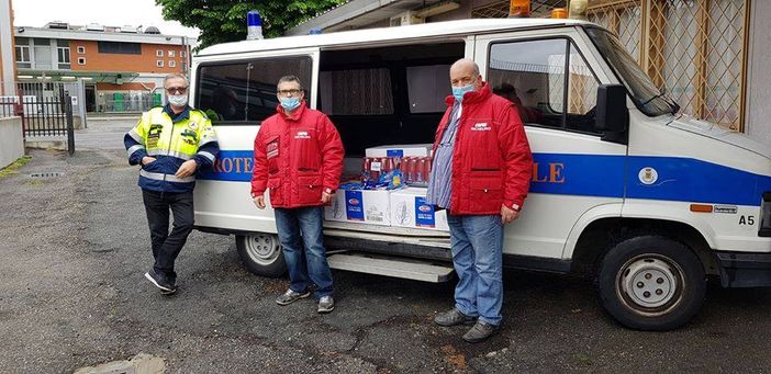 Coronavirus, l'Avis di Nichelino dona pane e conserva ai più bisognosi Coronavirus, l'Avis di Nichelino dona pane e conserva ai più bisognosi