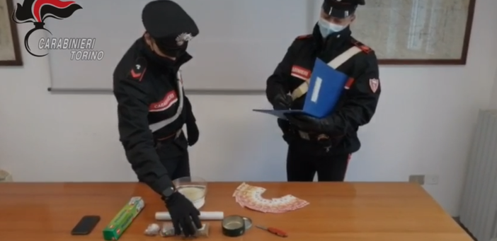 carabinieri con droga e soldi sequestrati