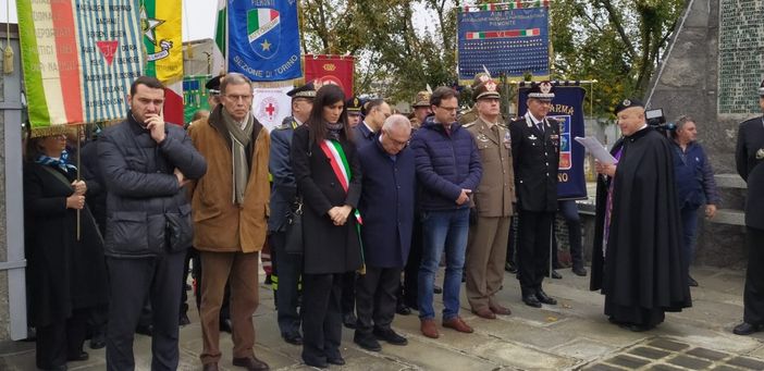 Torino commemora i defunti: al Monumentale anche la sindaca Appendino. Giusta: "Oggi migliaia di persone unite nella preghiera" Torino commemora i defunti: al Monumentale anche la sindaca Appendino. Giusta: "Oggi migliaia di persone unite nella preghiera"