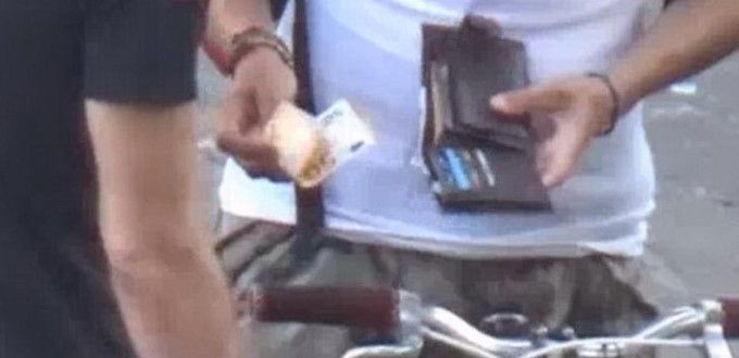 Droga nascosta in calzino, tra le foglie o in sacchettini da tenere in tasca: quattro pusher arrestati sul Lungo Dora e in piazza Montanaro