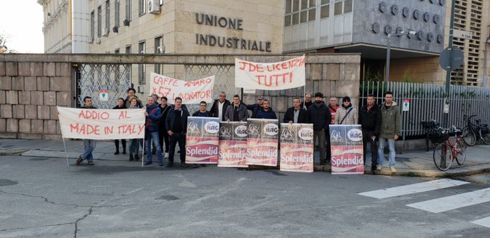 Caffè Hag, lavoratori in presidio in attesa dell'incontro azienda-sindacati