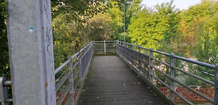 Sgomberata la capanna abusiva ai giardini Paracchi