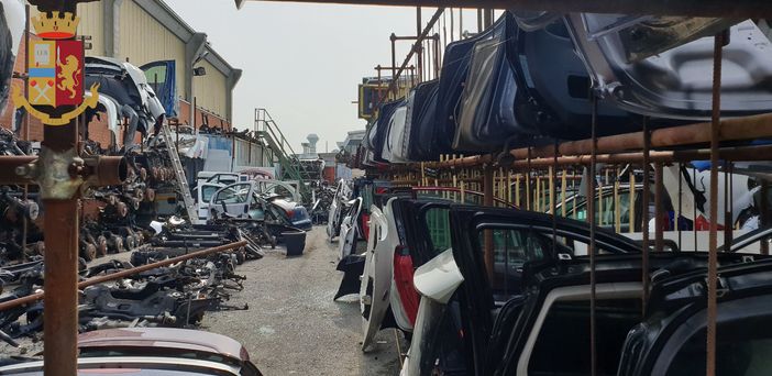 Le autodemolizioni dove venivano tenuti i pezzi di auto rubate