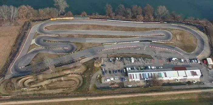 Ad un mese dall'incendio, riapre la pista di kart a Moncalieri Ad un mese dall'incendio, riapre la pista di kart a Moncalieri