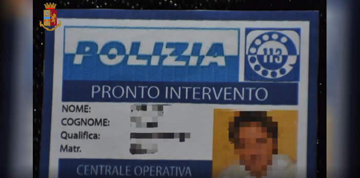 tesserino della Polizia fasullo