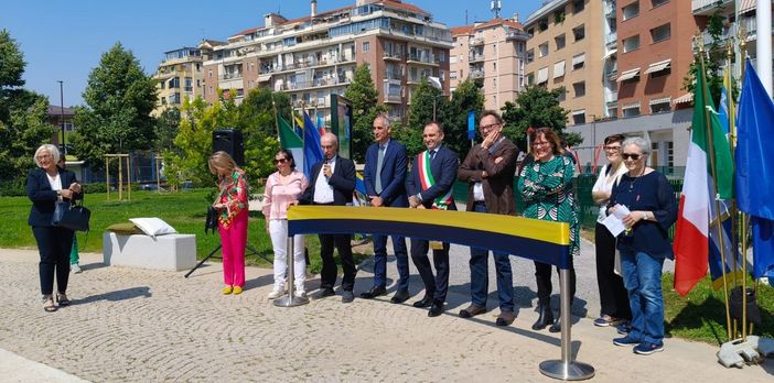 Nuovi giochi, campi da basket, calcetto e ping pong: così rinasce il giardino di via Saint Bon Nuovi giochi, campi da basket, calcetto e ping pong: così rinasce il giardino di via Saint Bon