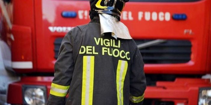 Bus della Gtt in fiamme in via Genova a Torino