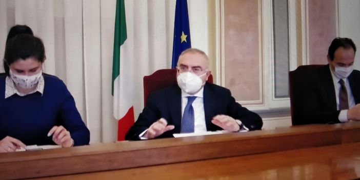 La sindaca Chiara Appendino, il prefetto Claudio Palomba e il governatore Alberto Cirio