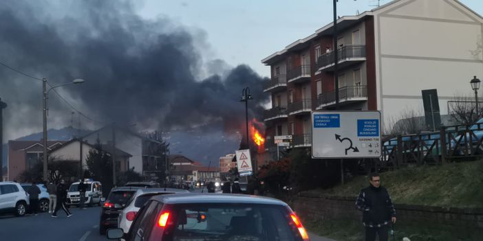 L'incendio scoppiato in città