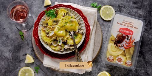 Sotto la prima casellina c'è la ricetta dei Granpanzerotti Gamberi e polpa di Granchio con vongole e salsa al limone. In coda all'articolo, il calendario dell'Avvento 2021 e tre scatti delle tre generazioni della "famiglia Scoiattolo" Sotto la prima casellina c'è la ricetta dei Granpanzerotti Gamberi e polpa di Granchio con vongole e salsa al limone. In coda all'articolo, il calendario dell'Avvento 2021 e tre scatti delle tre generazioni della "famiglia Scoiattolo"