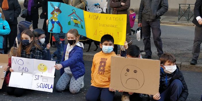 flash mob funerale del diritto allo studio