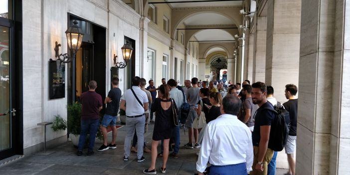 Ronaldo a Torino: hotel del centro presi d'assalto da giornalisti e tifosi