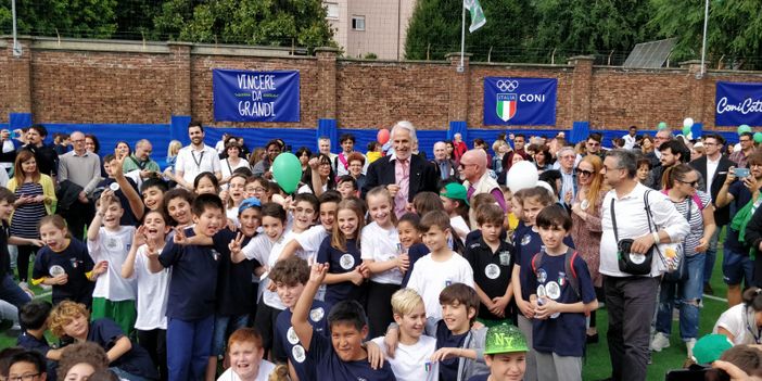 Malagò a un bimbo del Cottolengo: “Olimpiadi a Torino? Ci sono possibilità” (FOTO)