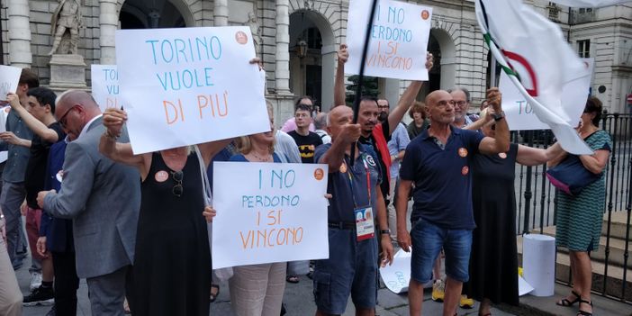 Olimpiadi invernali: protesta contro la sindaca Appendino sotto Palazzo Civico