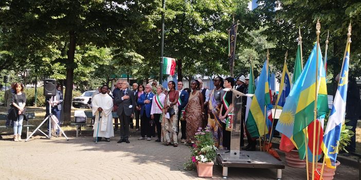 A Mirafiori una piazza per le vittime del genocidio Tutsi in Rwanda: "Ridiamo dignità ai morti" A Mirafiori una piazza per le vittime del genocidio Tutsi in Rwanda: "Ridiamo dignità ai morti"