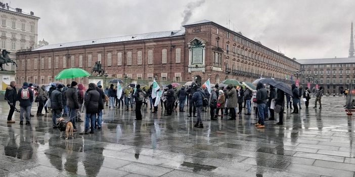 Ristoratori e baristi torinesi in piazza: &quot;Cosí non possiamo più andare avanti&quot;