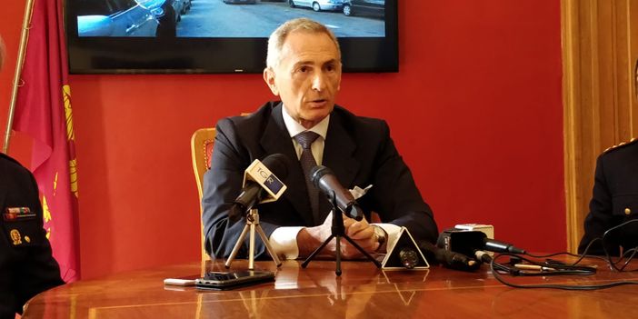 Incendio alla Cavallerizza, pugno duro del questore: &quot;C'è un problema di ordine pubblico che ora intendiamo risolvere&quot;