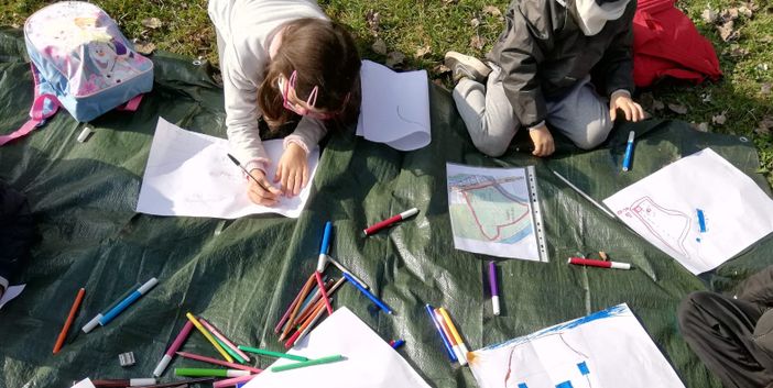 bambini impegnati nel Sabato Outdoor