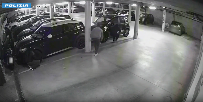 Sequestrano e tentano di rapinare una donna nella sua abitazione: arrestati il mandante e i complici Sequestrano e tentano di rapinare una donna nella sua abitazione: arrestati il mandante e i complici