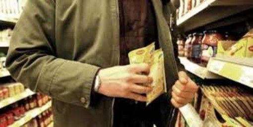 taccheggio (immagine di repertorio)