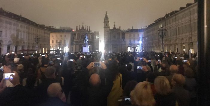 "Miracola", la Luce d’Artista spegne piazza San Carlo [VIDEO]