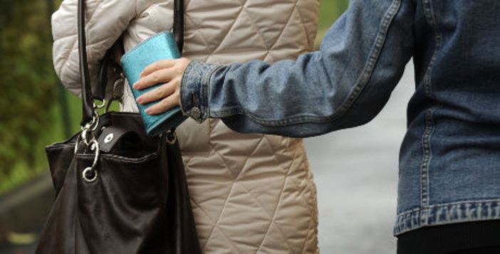 La Polizia Municipale ferma e denuncia due uomini per furto