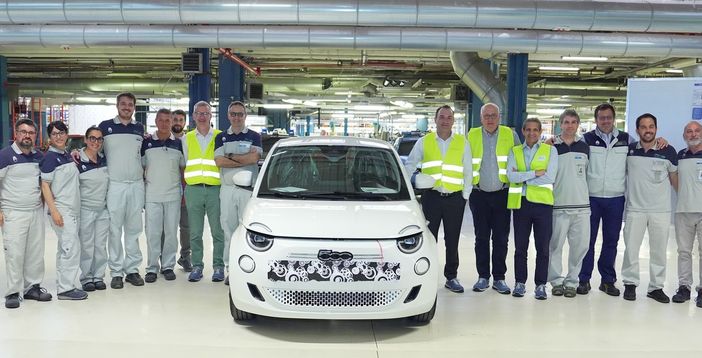 Prima visita a Mirafiori per il nuovo ad di Stellantis, Antonio Filosa