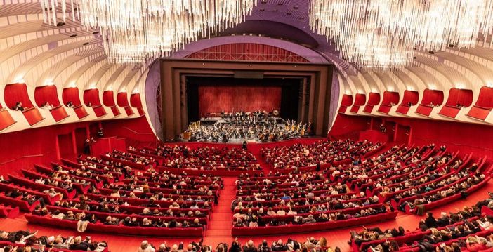 Teatro Regio, Sinfonie dal grande schermo: Jukka-Pekka Saraste dirige la Filarmonica in “Atmosfere”