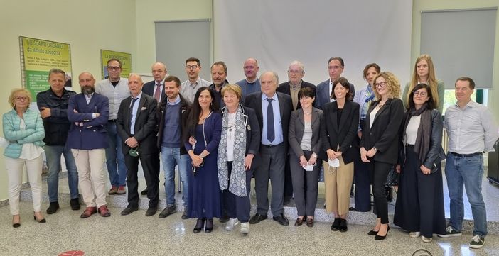 I primi firmatari del protocollo per costituire l’‘Osservatorio permanente sul lavoro di Ripartiamo Insieme’ per il Pinerolese I primi firmatari del protocollo per costituire l’‘Osservatorio permanente sul lavoro di Ripartiamo Insieme’ per il Pinerolese