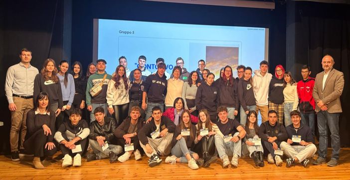 Banca Territori del Monviso premia gli studenti del Baldessano Roccati di Carmagnola Banca Territori del Monviso premia gli studenti del Baldessano Roccati di Carmagnola