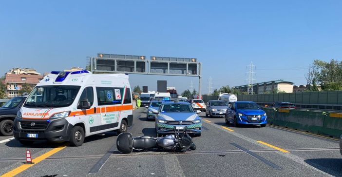 Incidente sulla Tangenziale Nord: moto scivola sull'asfalto tra Collegno e Bruere, traffico congestionato
