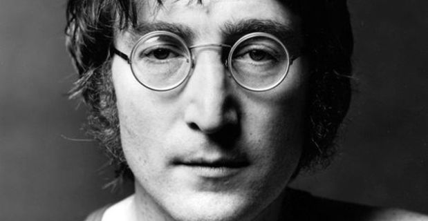 Anche Torino rende omaggio alla memoria di John Lennon e Kobe Bryant Anche Torino rende omaggio alla memoria di John Lennon e Kobe Bryant