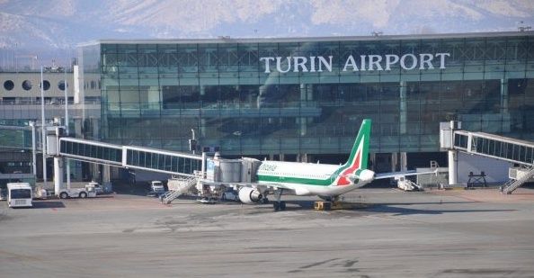 Alitalia cancella il volo Torino-Napoli. La Sagat: "Una decisione inspiegabile" Alitalia cancella il volo Torino-Napoli. La Sagat: "Una decisione inspiegabile"