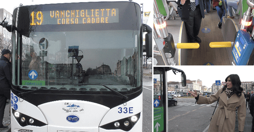 I tornelli sui bus di Torino non fermano i "portoghesi". Gtt: "Sono inutili, li rimuoviamo"